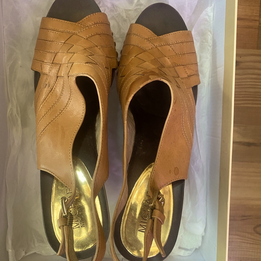 Michael kors harlow sandal used in box size 10 color peanut . Wedge sandal